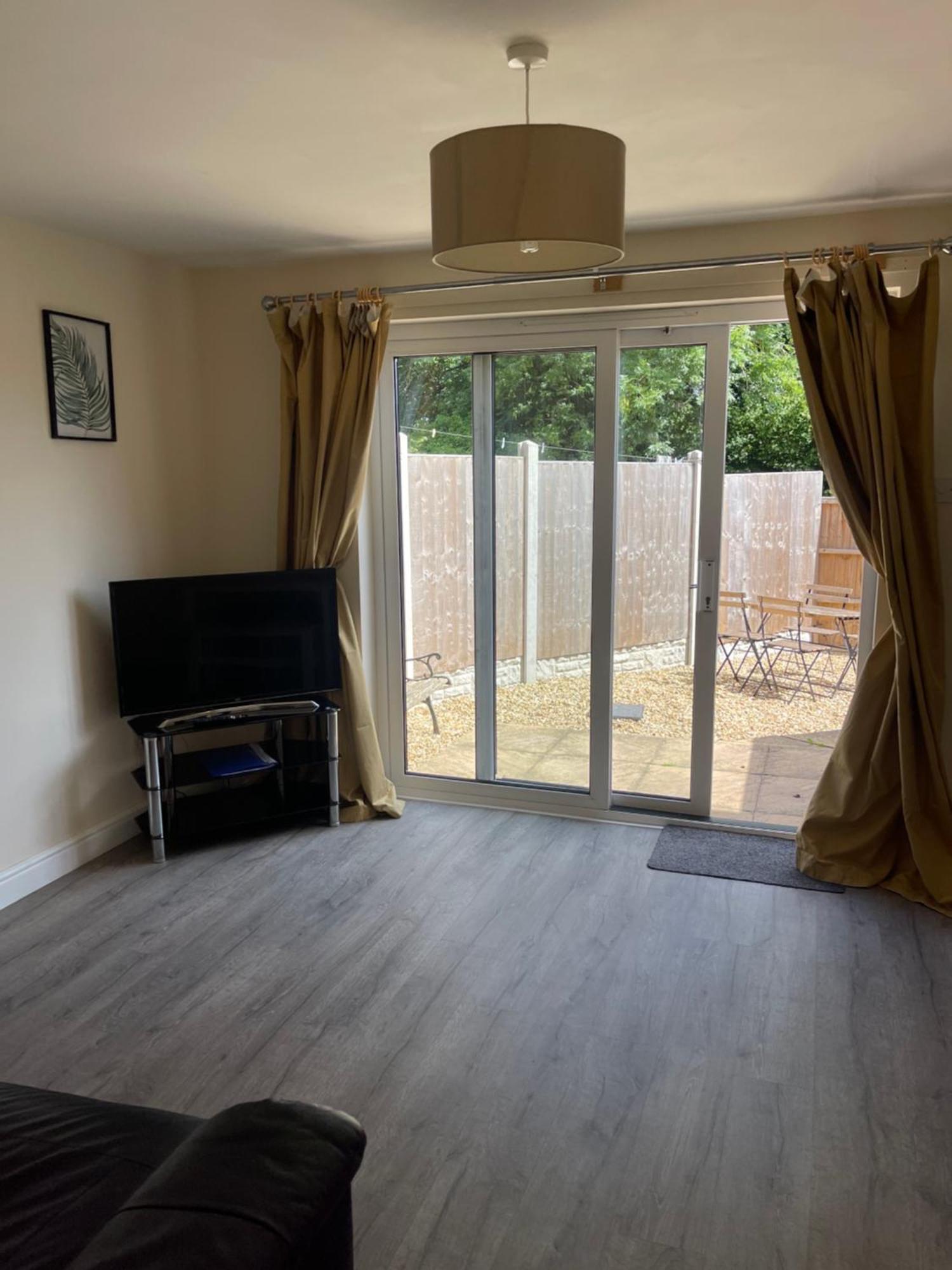House Number 4 Sleeps Up To 4 With Smart Tvs In Every Room Wellington  Exterior photo