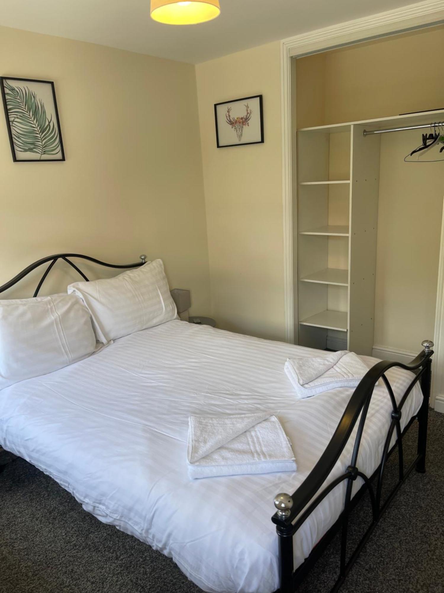 House Number 4 Sleeps Up To 4 With Smart Tvs In Every Room Wellington  Exterior photo